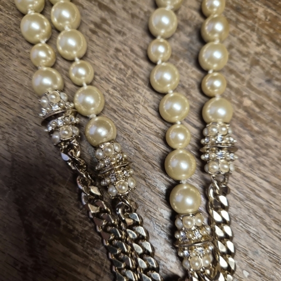 Givenchy - Picture 3 of 4